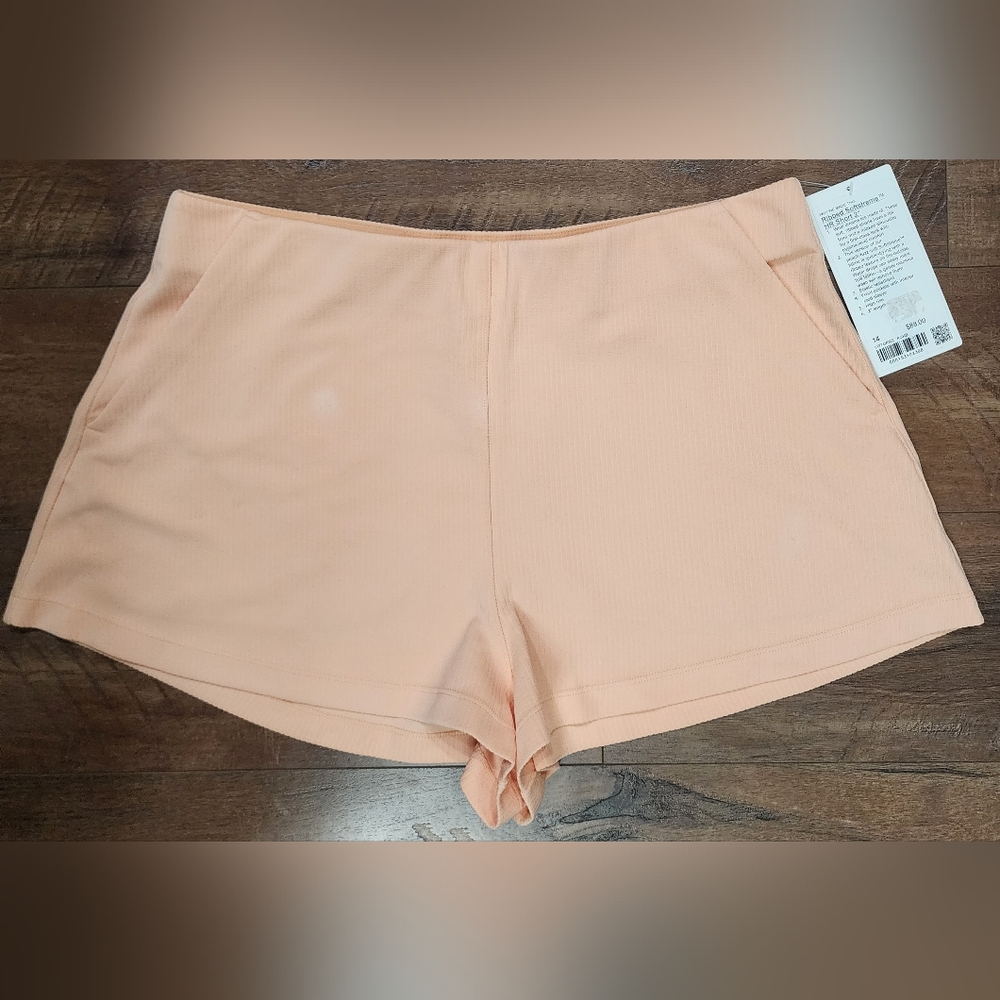 NWT Lululemon Ribbed Softstreme HR Short 2", Size 14